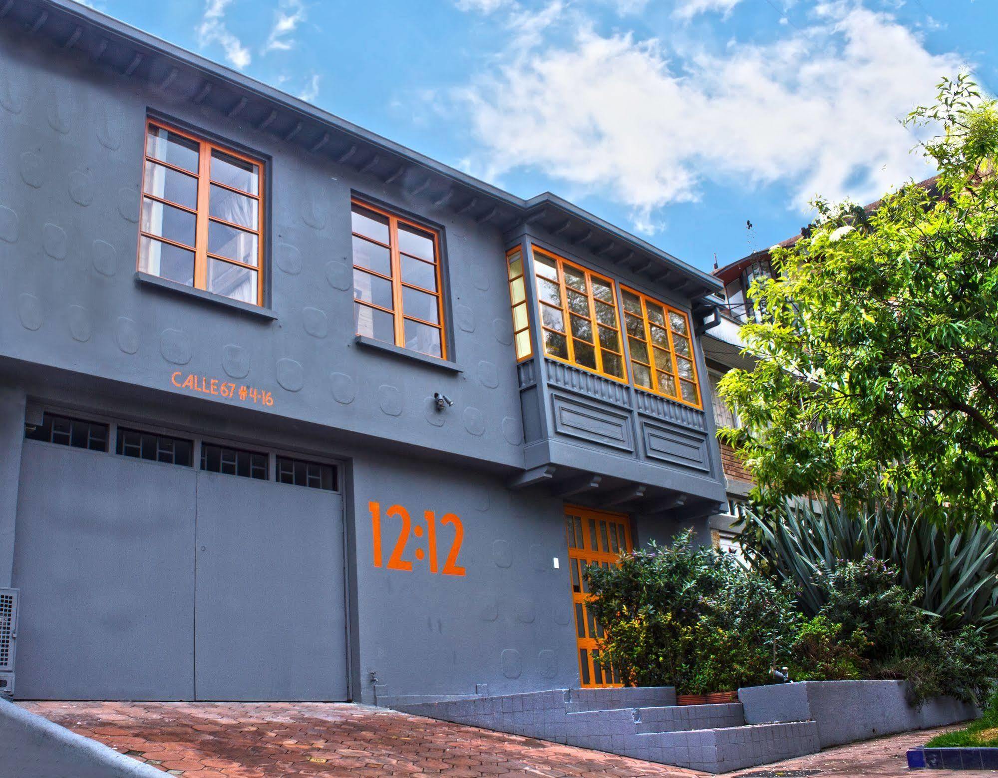 12:12 Hostels Bogota Bagian luar foto