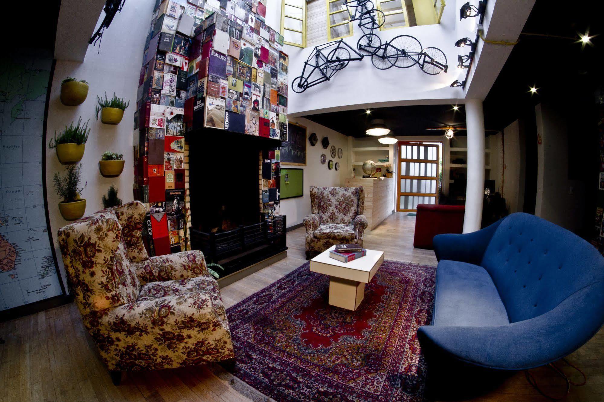12:12 Hostels Bogota Bagian luar foto